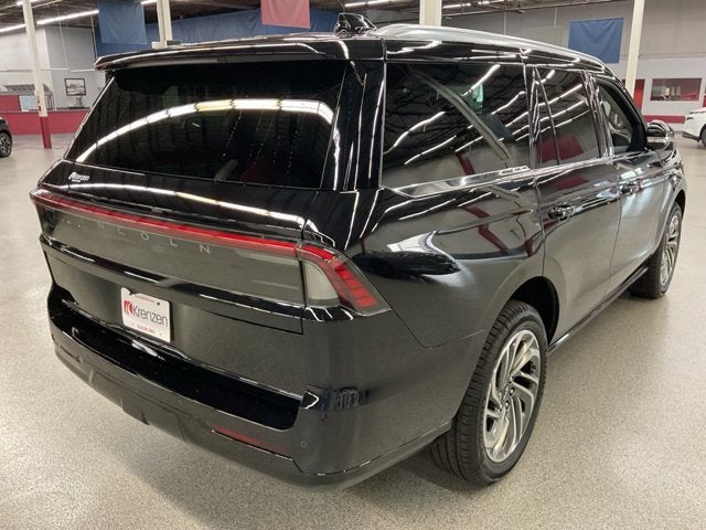 2027 Lincoln Navigator Reserve