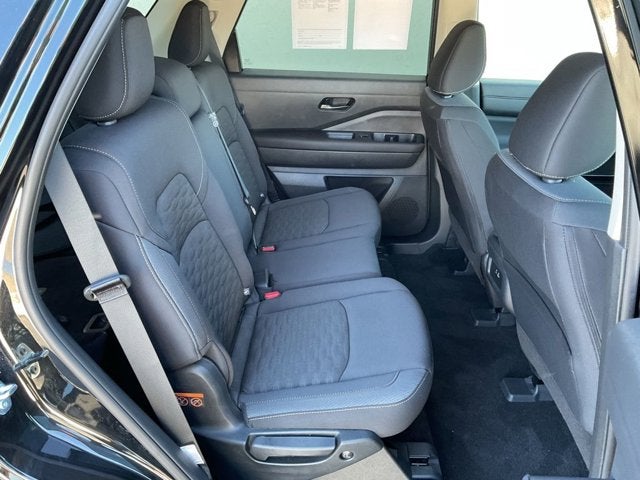 2025 Nissan Pathfinder S