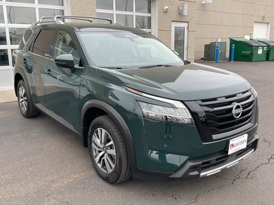 2024 Nissan Pathfinder SL