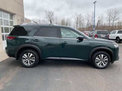 2024 Nissan Pathfinder SL