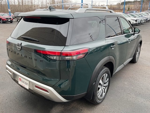 2024 Nissan Pathfinder SL