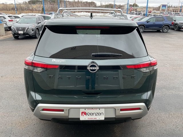 2024 Nissan Pathfinder SL