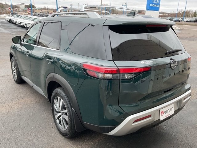 2024 Nissan Pathfinder SL