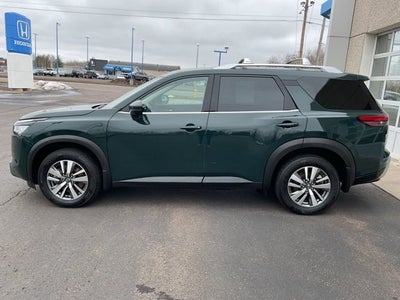 2024 Nissan Pathfinder SL