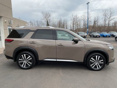 2023 Nissan Pathfinder Platinum