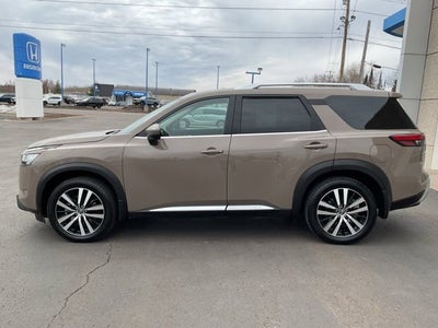2023 Nissan Pathfinder Platinum