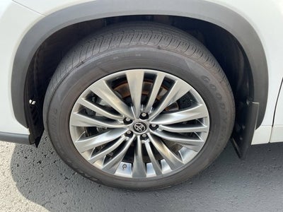 2023 Toyota Highlander Platinum