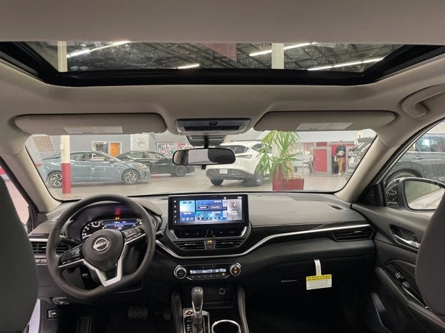 2025 Nissan Altima SR